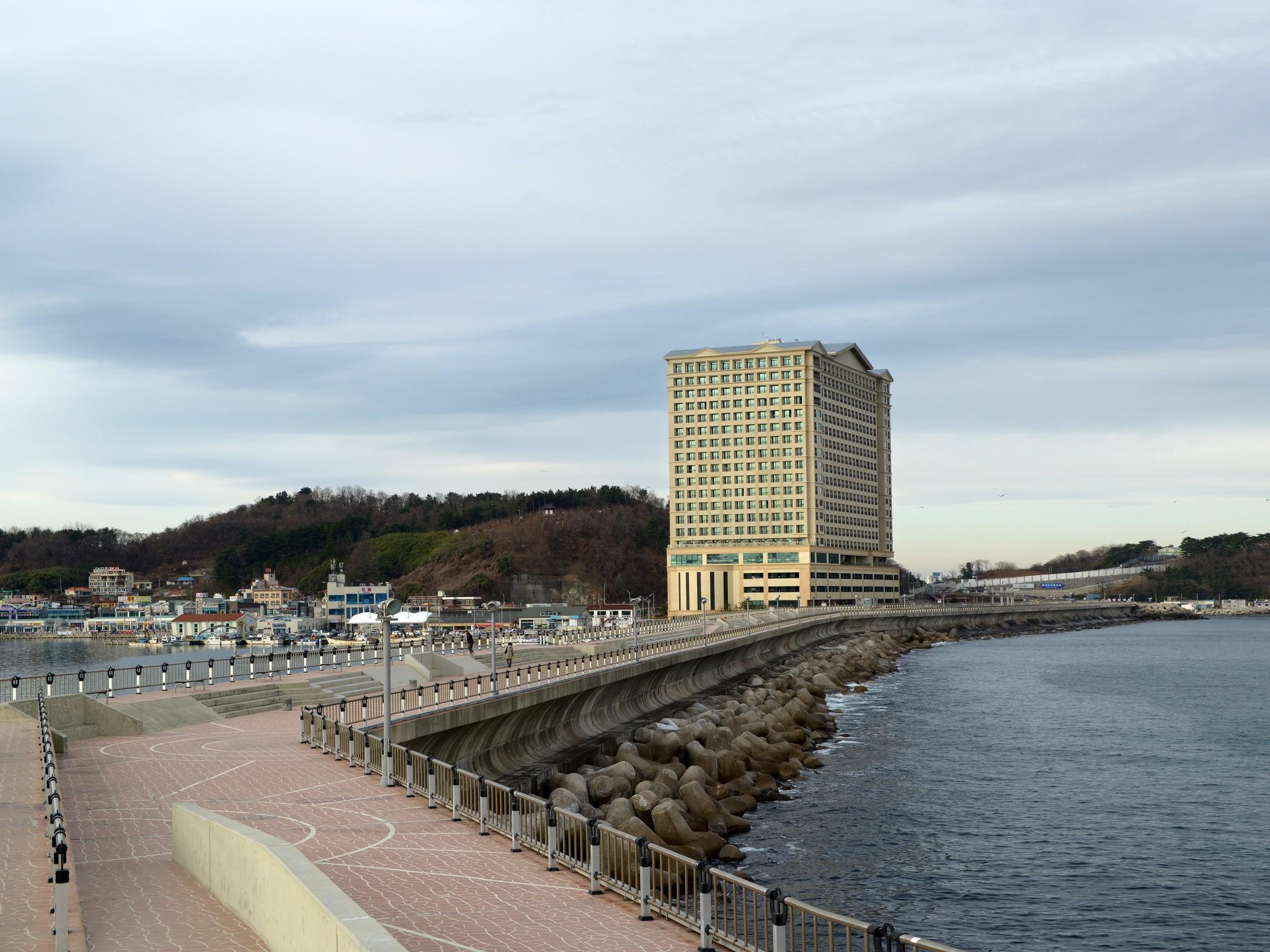 Ramada By Wyndham Gangwon Hotel