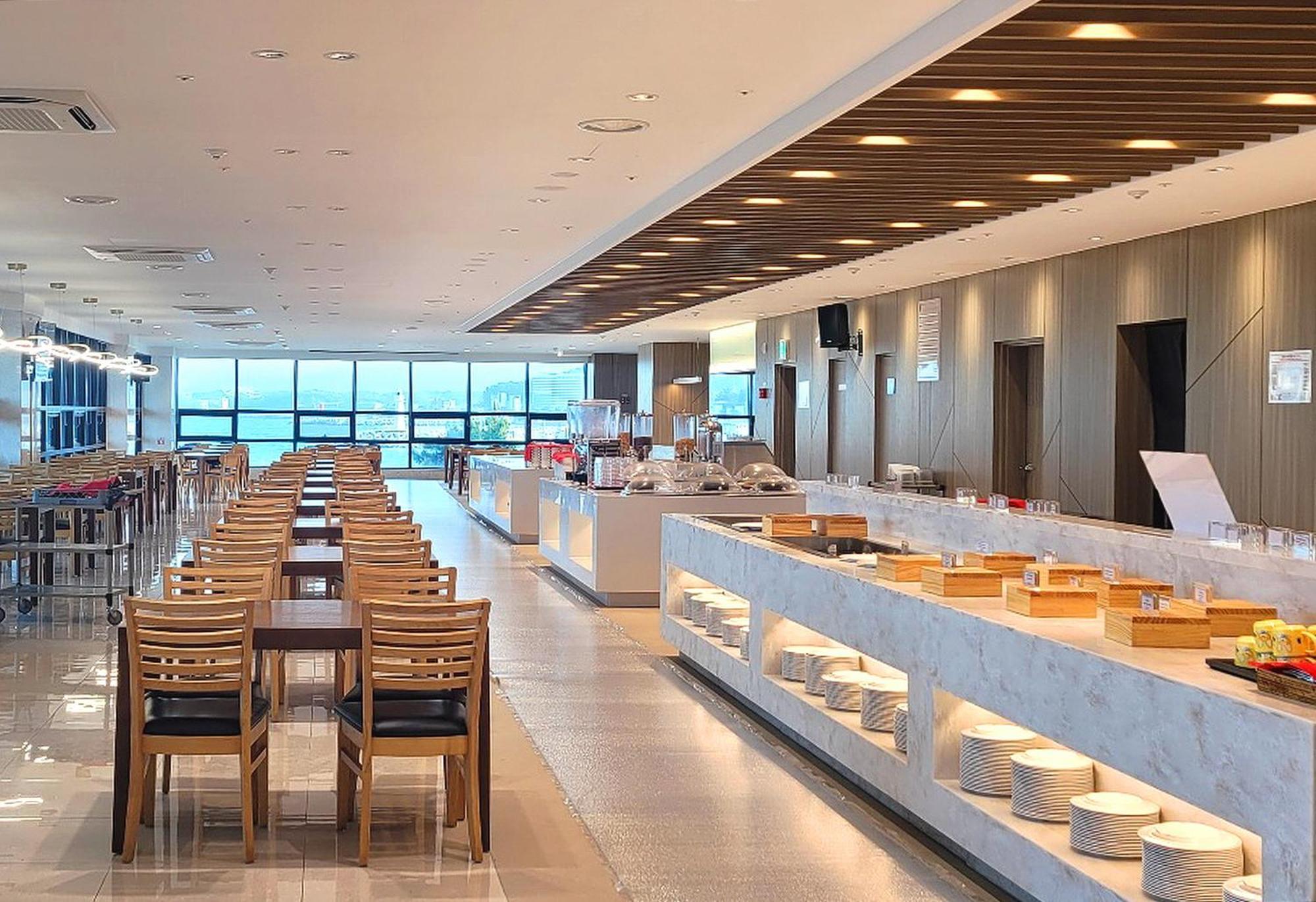 Ramada By Wyndham Gangwon Hotel
