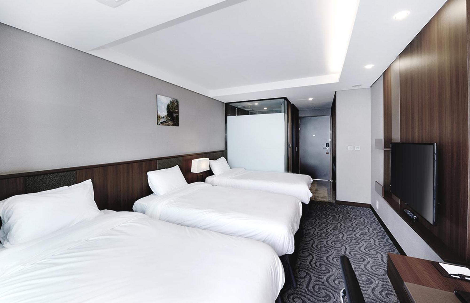 Ramada By Wyndham Gangwon 4*