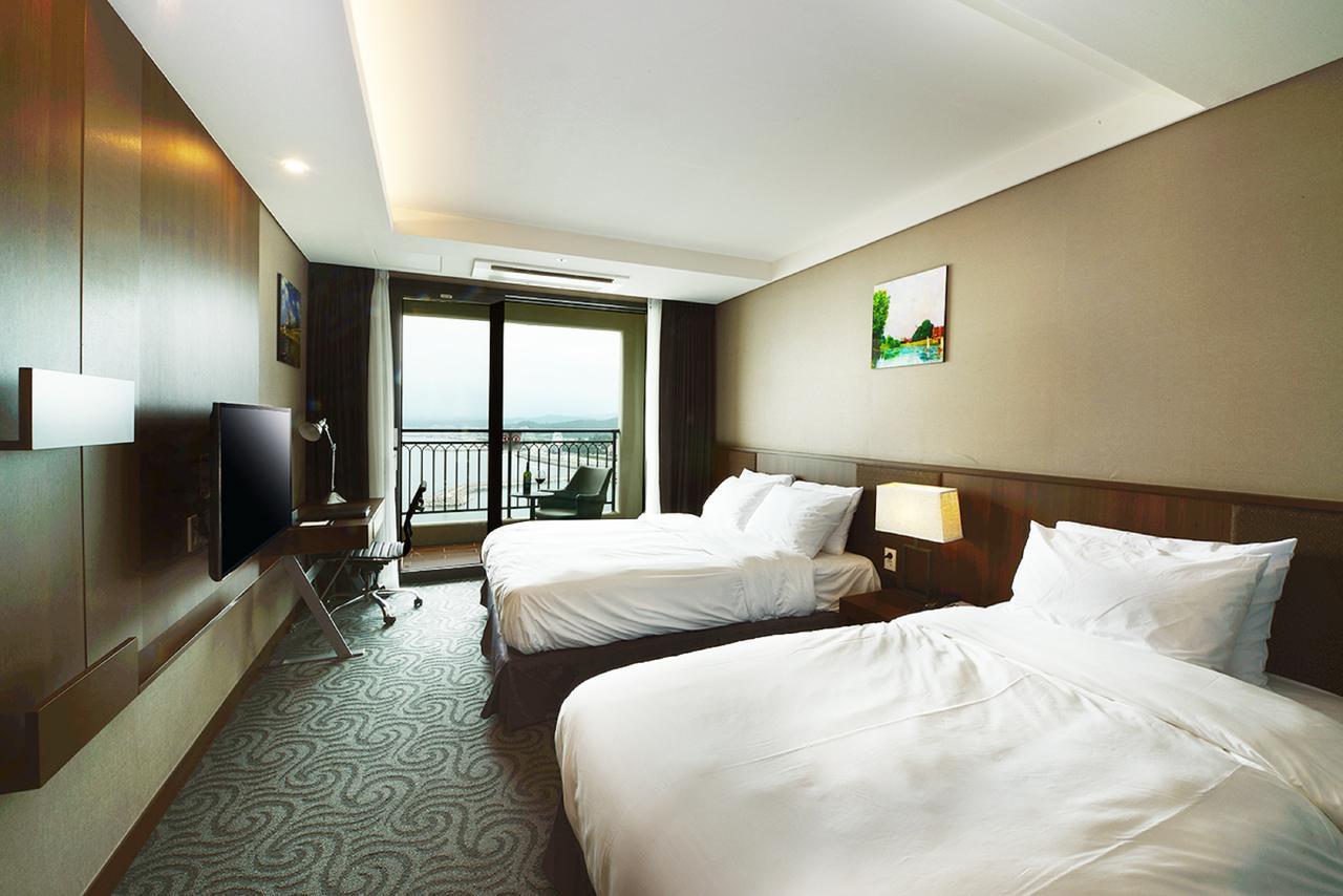 Ramada By Wyndham Gangwon Hotel