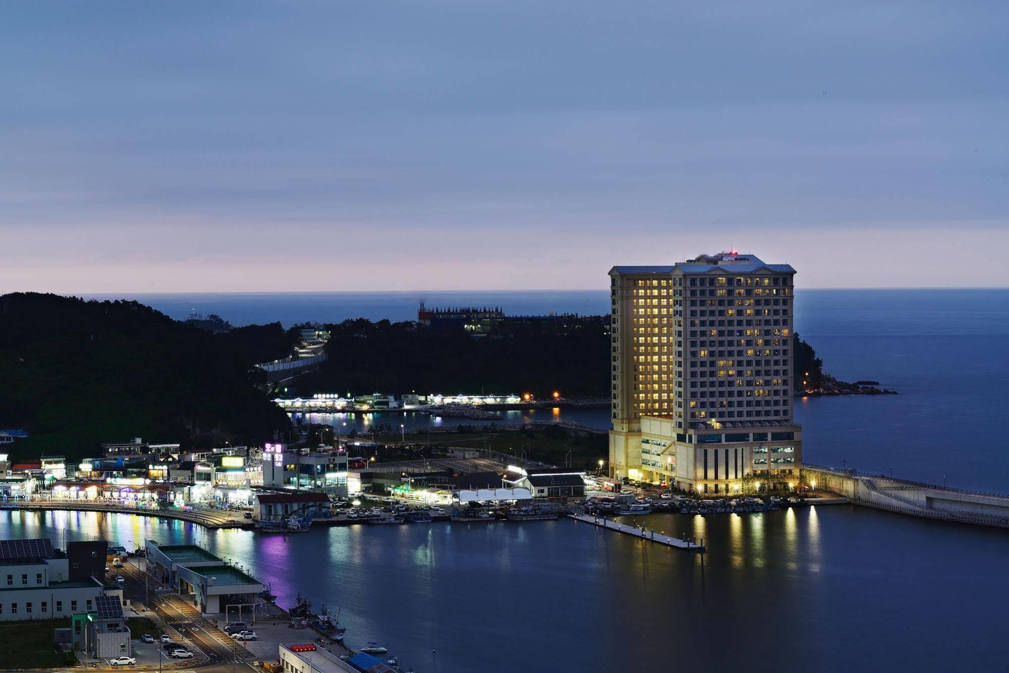 Ramada By Wyndham Gangwon 4*