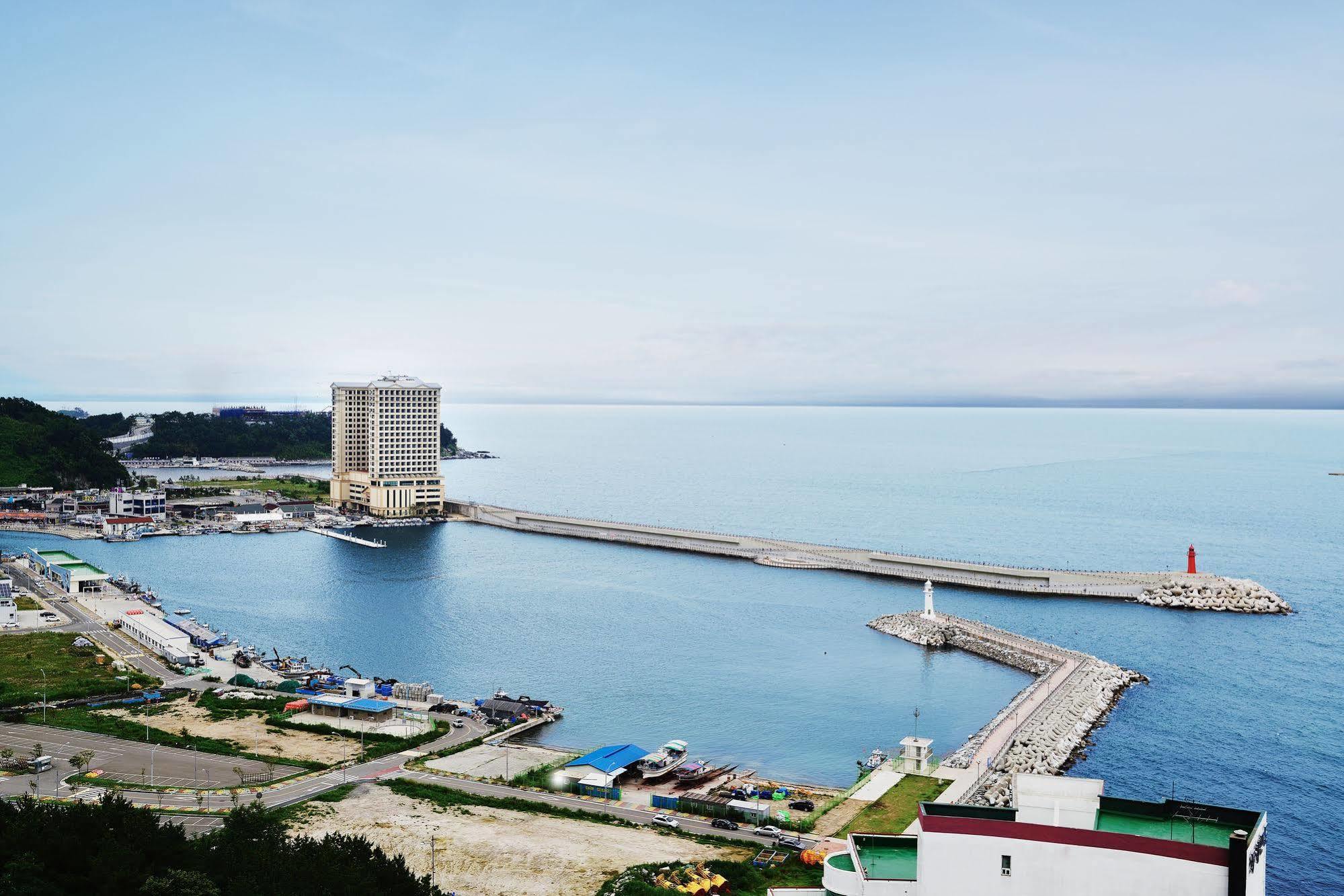 Ramada By Wyndham Gangwon Hotel