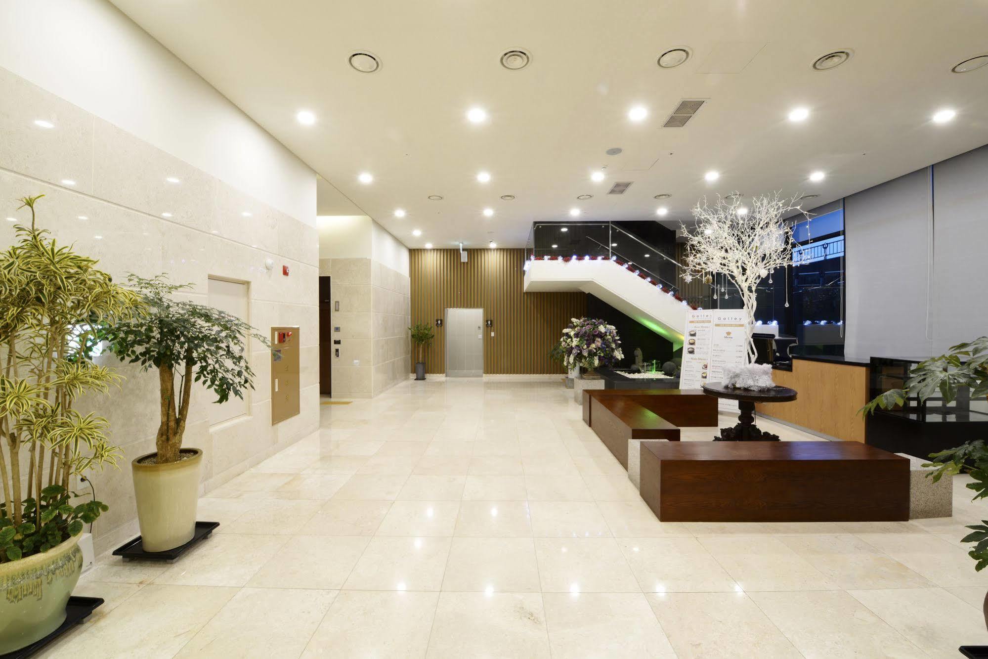 Ramada By Wyndham Gangwon Hotel 4*